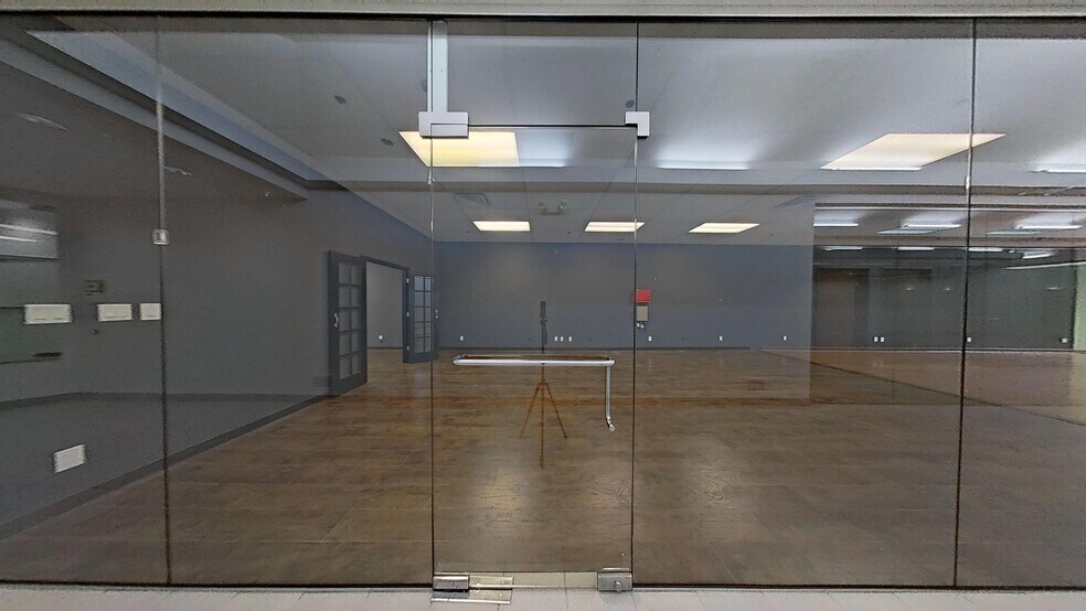 More Photos Of 2938 Biddle Ave, Wyandotte Storefront Retail Office For Lease