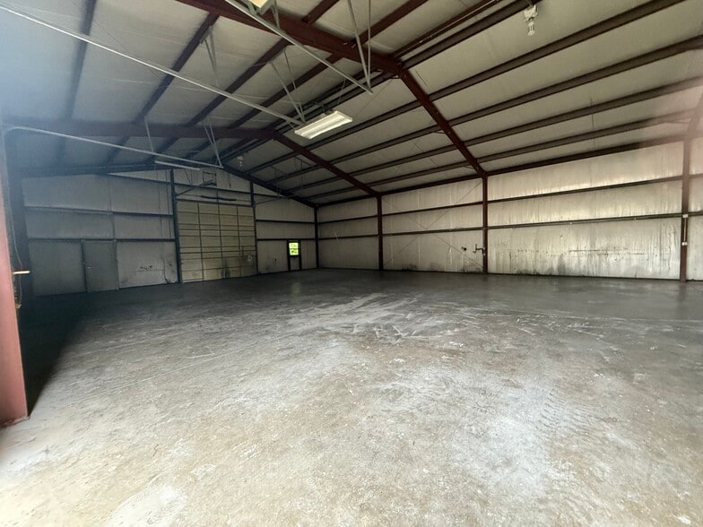 More Photos Of 12331 Three Elms Rd, Farmington Industrial For Lease
