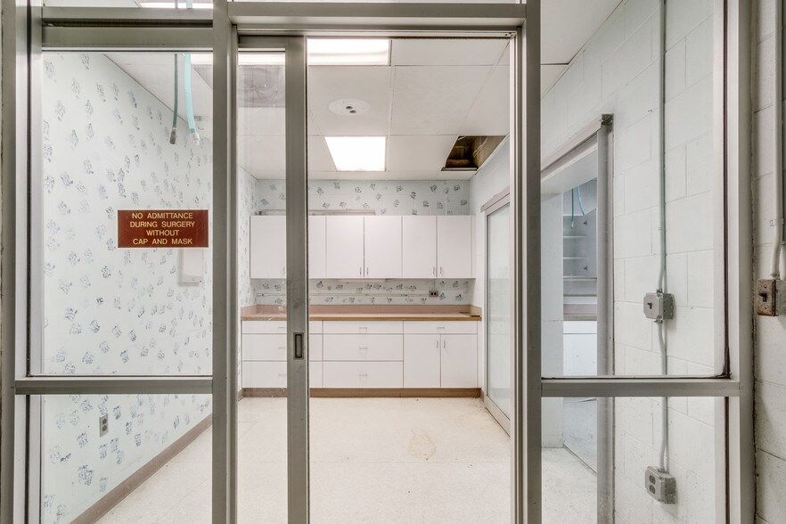 More Photos Of 5410 Allen Rd, Allen Park Medical For Sale