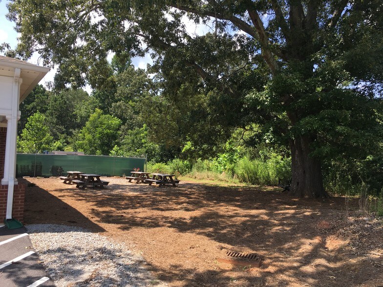 More Photos Of 285 Carrollton St, Temple Storefront For Lease