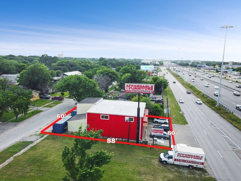 More Photos Of 10722 E I-10 Fwy, Houston Freestanding For Sale