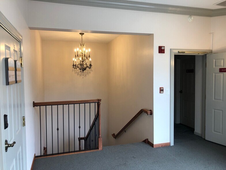 More Photos Of 6909 Royalton Rd, Brecksville Office For Lease