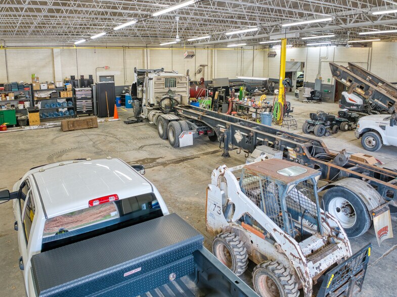 More Photos Of 167 Clinton Ave, Parkersburg Warehouse For Lease