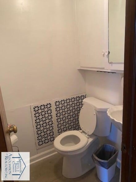More Photos Of 20 E Main St, Martinsville Office For Sale