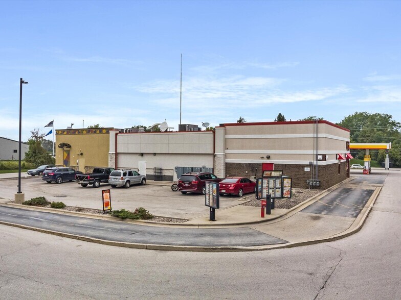 More Photos Of 1331 Green Bay Rd, Sturgeon Bay Service Station For Sale