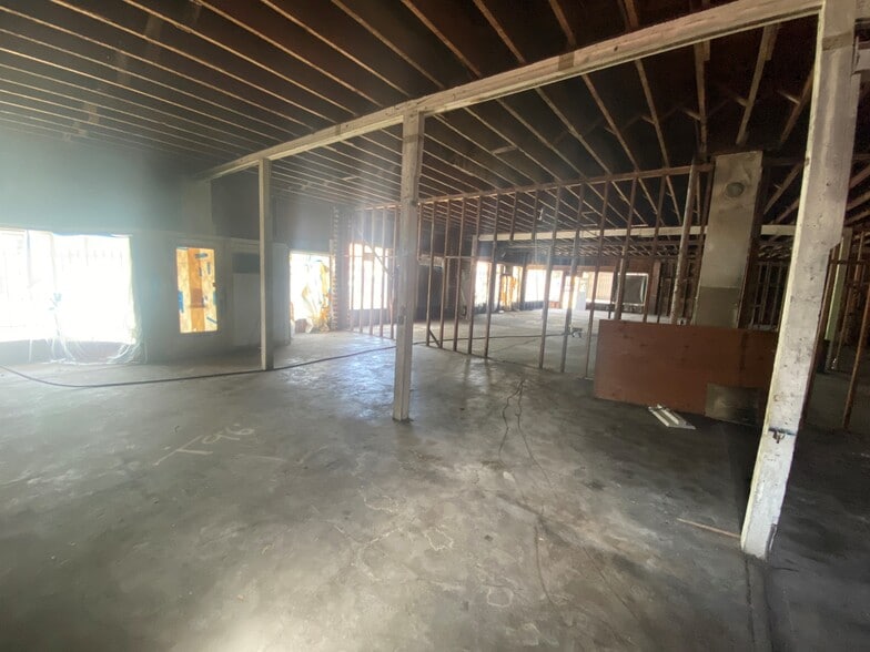 More Photos Of 4040 SE Division St, Portland Warehouse For Sale