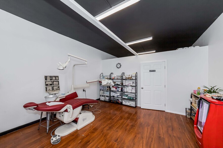 More Photos Of 830 S Hoover St, Los Angeles Storefront Retail Office For Sale