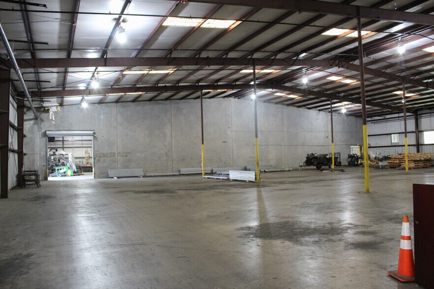 More Photos Of 8101 Fite Rd, Pearland Warehouse For Sale