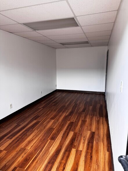 More Photos Of 1706 Martin Luther King Jr Blvd, Gainesville Warehouse For Lease