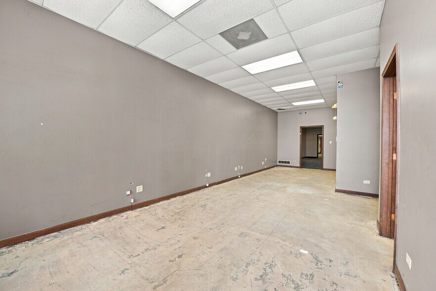 More Photos Of 692 Theodore St, Joliet Storefront For Lease