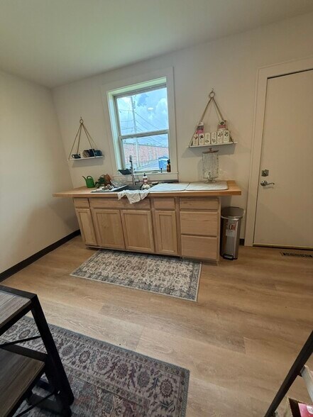 More Photos Of 2117 S Stewart Ave, Springfield General Retail For Sale