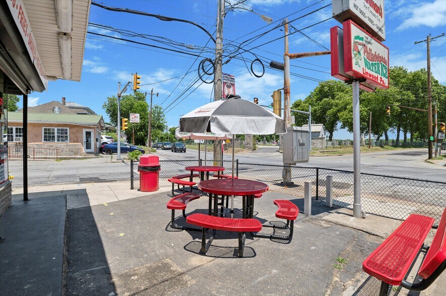 More Photos Of 1594 Market St, Linwood Freestanding For Sale