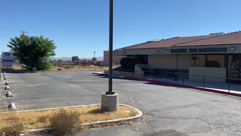 Primary Photo Of 11959 Mariposa Rd, Hesperia Medical For Lease