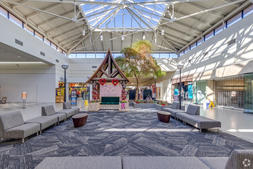 More Photos Of 4901 N Kickapoo Ave, Shawnee General Retail For Sale