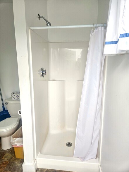 More Photos Of 24 Harris Point Rd, Eastport Hotel For Sale