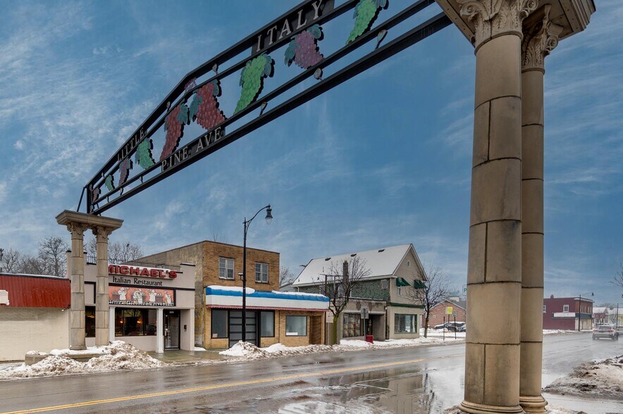 More Photos Of 3011 Pine Ave, Niagara Falls Restaurant For Sale