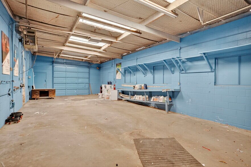 More Photos Of 2201 E 8th St, Odessa Office For Sale