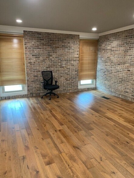 More Photos Of 10621 N Oak Hills Pky, Baton Rouge Medical For Sale