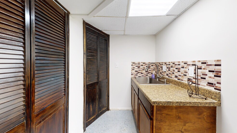 More Photos Of 220 Silver Lake Rd, Dingmans Ferry Office For Sale