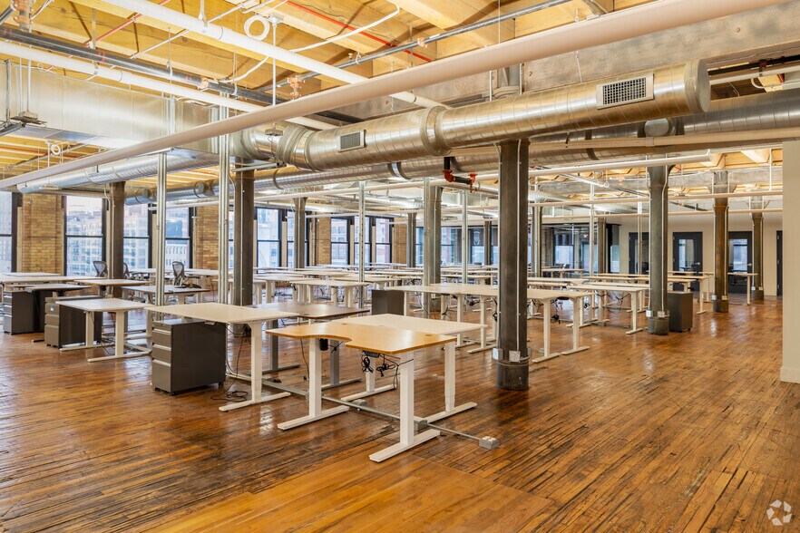 More Photos Of 333 W Ohio St, Chicago Loft Creative Space For Lease