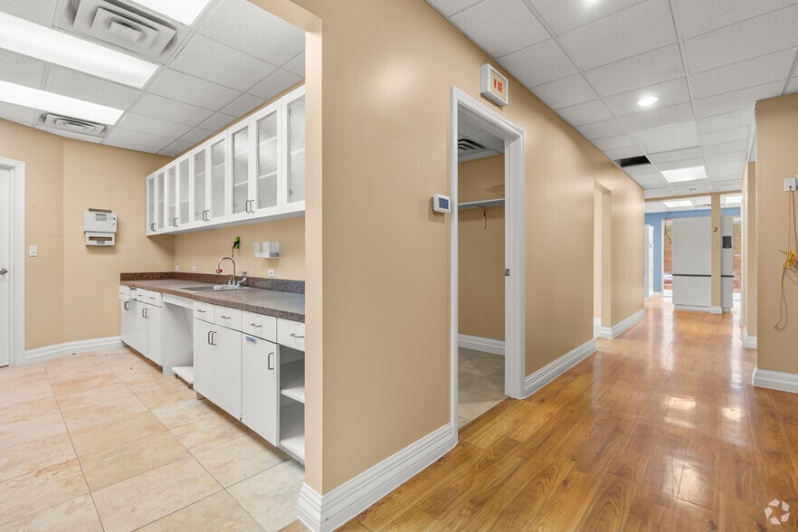 More Photos Of 2628 Matlock Rd, Arlington Medical For Sale