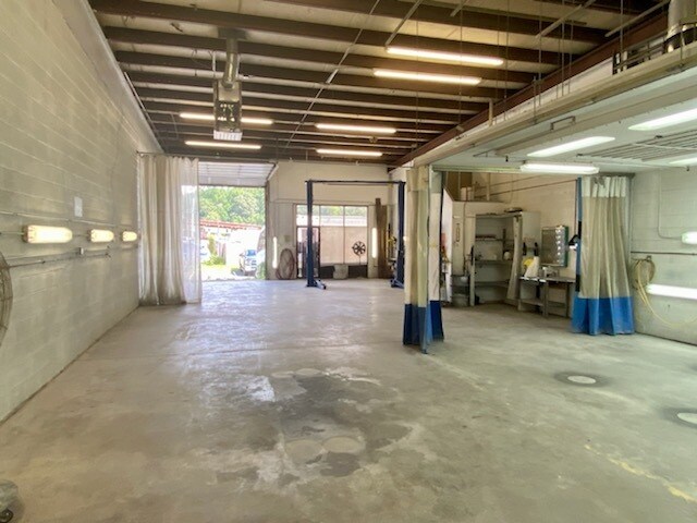 More Photos Of 9107 Industry Dr, Manassas Park Warehouse For Lease
