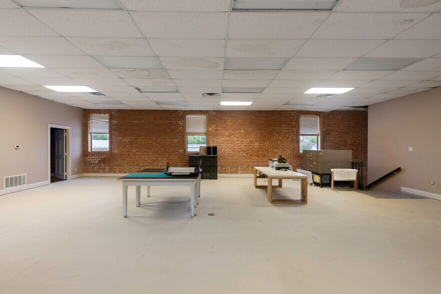 More Photos Of 110 E Main St, Cumby Storefront Retail Residential For Sale