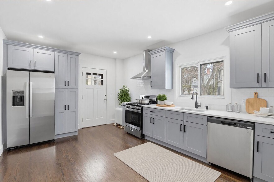 More Photos Of 25 Midland Ave, White Plains Specialty For Sale