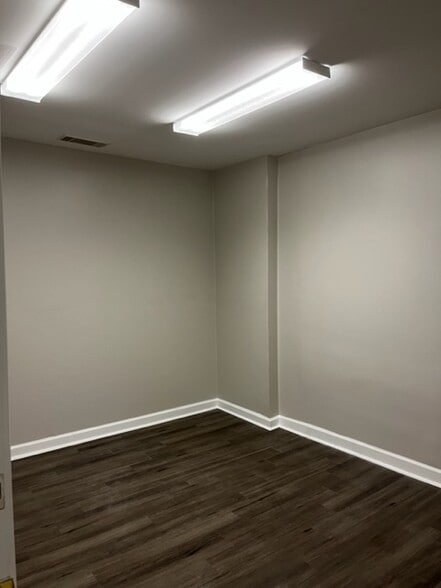 More Photos Of 106 Colony Park Dr, Cumming Office Residential For Lease