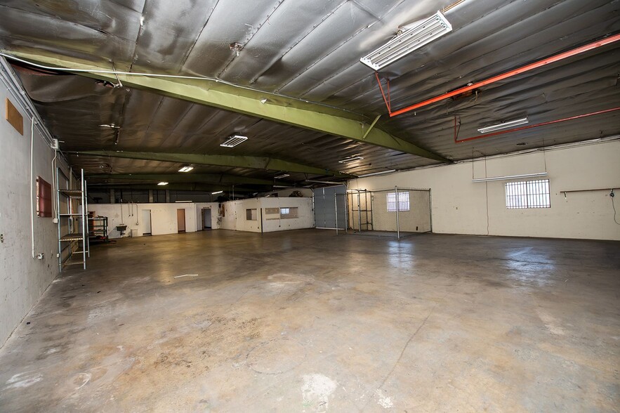 More Photos Of 992 W 9th St, Upland Warehouse For Lease