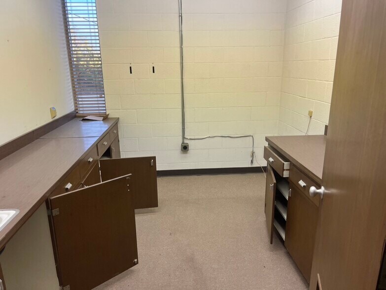 More Photos Of 1950 US Highway 80 E, Abilene Office For Sale