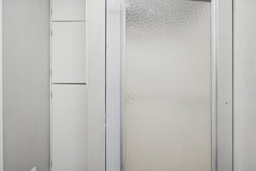 More Photos Of 36050 Goddard Rd, Romulus Auto Repair For Sale