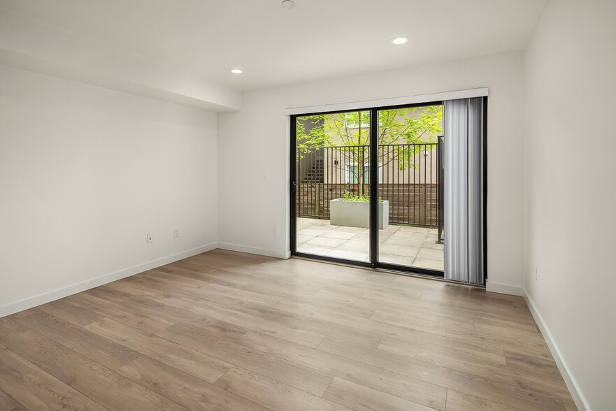More Photos Of 9021 17th Ave SW, Seattle Apartments For Sale