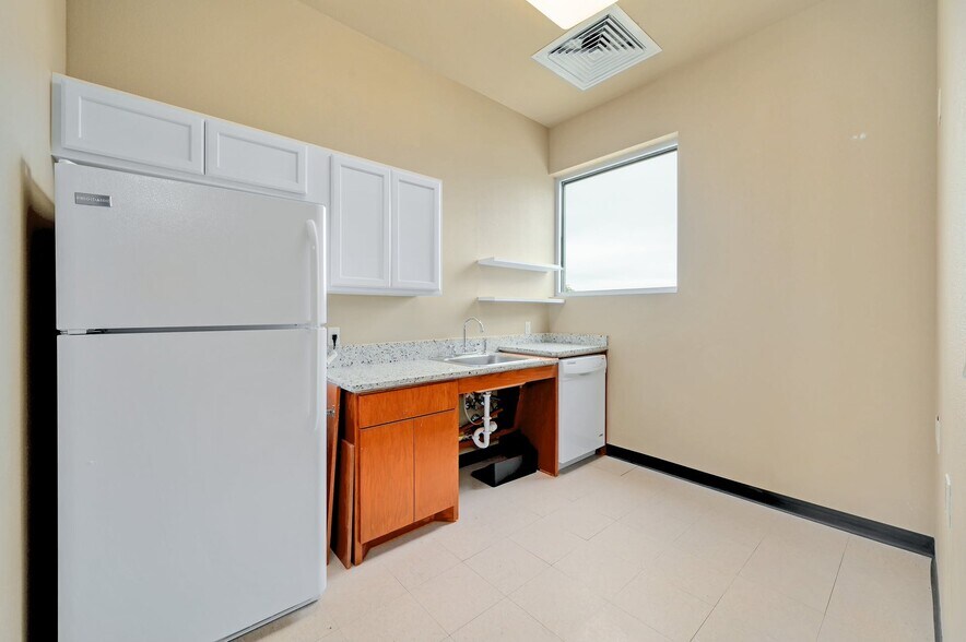 More Photos Of 333 US HWY 290 E, Dripping Springs Unknown For Lease