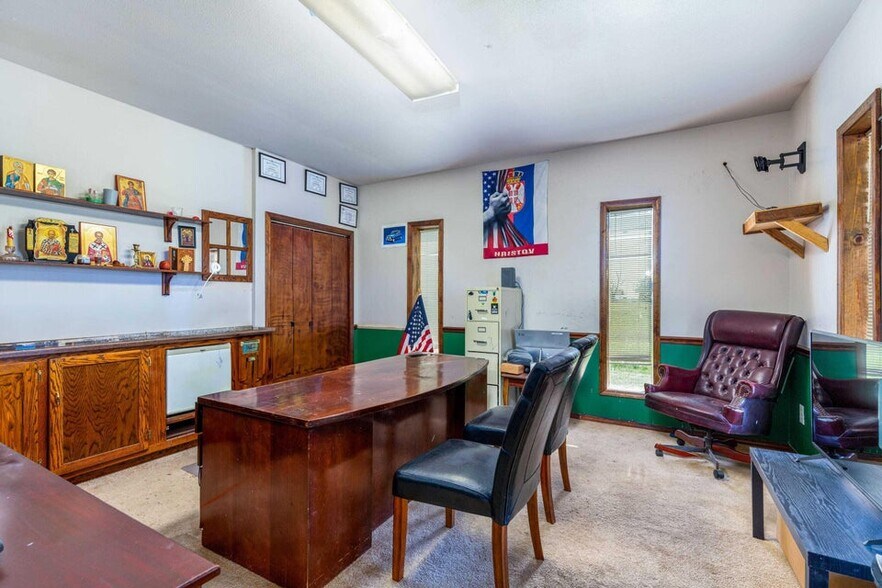 More Photos Of 286 Industrial St, Welch Industrial For Sale