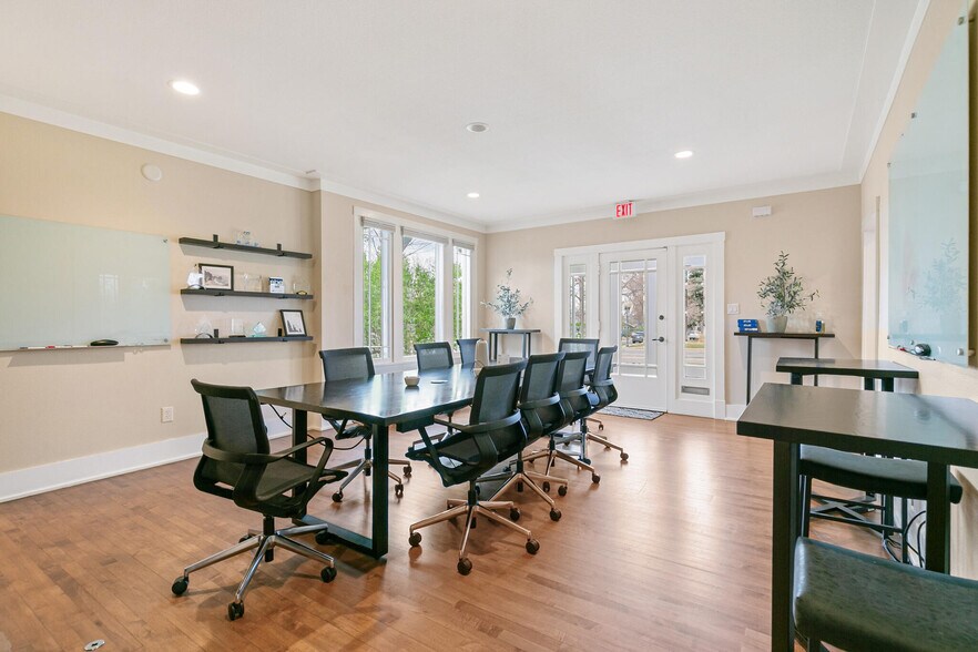 More Photos Of 1890 W Littleton Blvd, Littleton Office For Sale