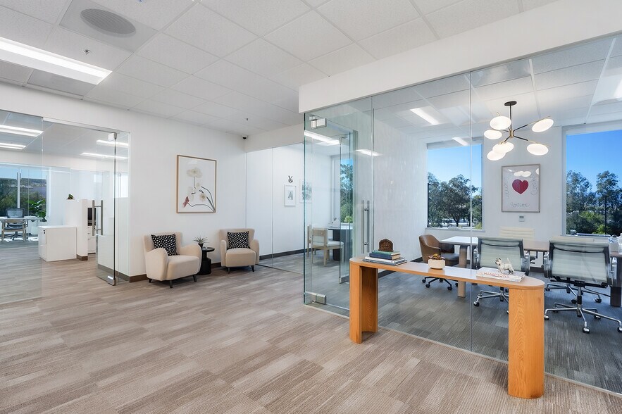 More Photos Of , Valencia Office For Sale