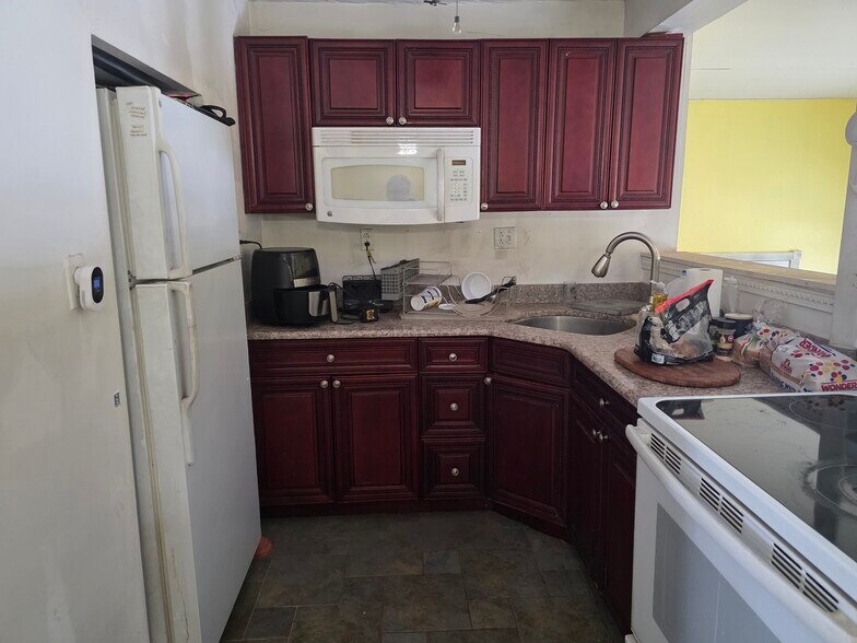 More Photos Of 56 Old State Route 12, Frenchtown Showroom For Sale