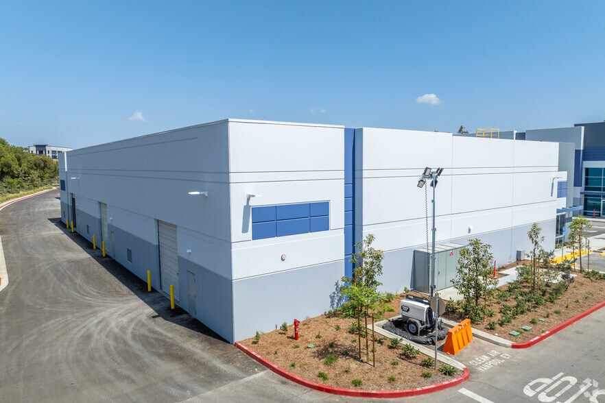 More Photos Of 2408 Hook Dr, Simi Valley Warehouse For Sale