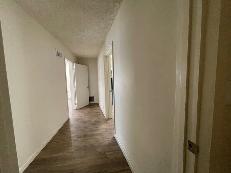 More Photos Of 1017-1019 S La Brea Ave, Los Angeles Medical For Lease