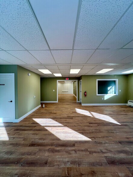More Photos Of 42 Central St, Newport Apartments For Lease