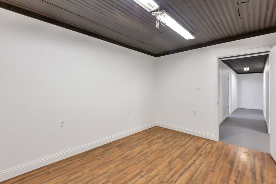 More Photos Of 1711 FM 51, Springtown Flex For Sale