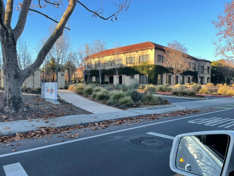 More Photos Of 299 Fairchild Dr, Mountain View Light Distribution For Lease