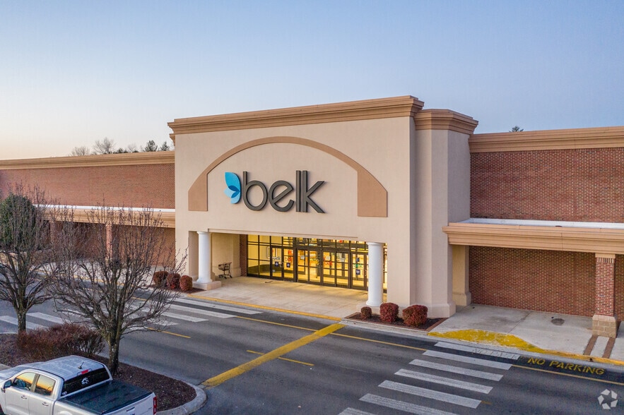 Primary Photo Of 377 W Jackson St, Cookeville Unknown For Lease