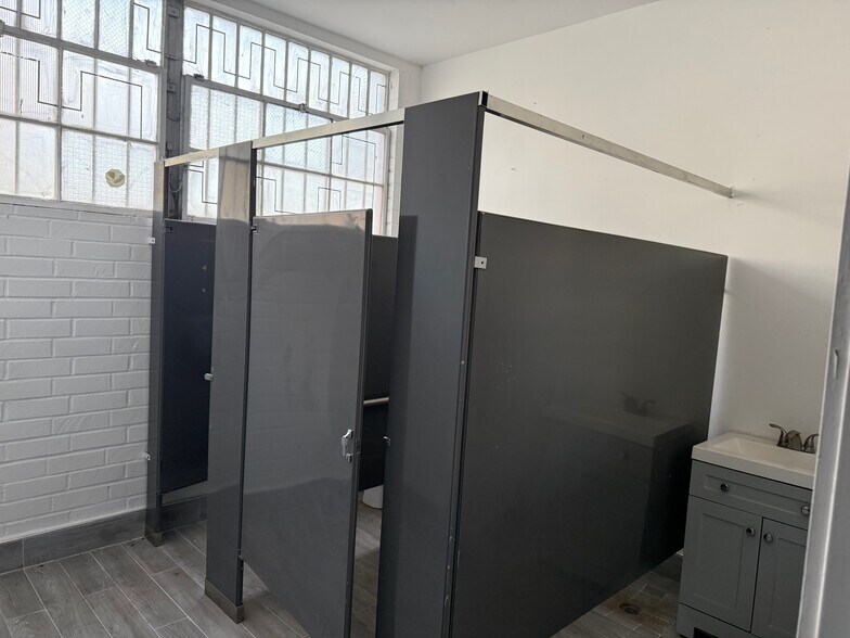 More Photos Of 4747 W Century Blvd, Inglewood Storefront For Lease