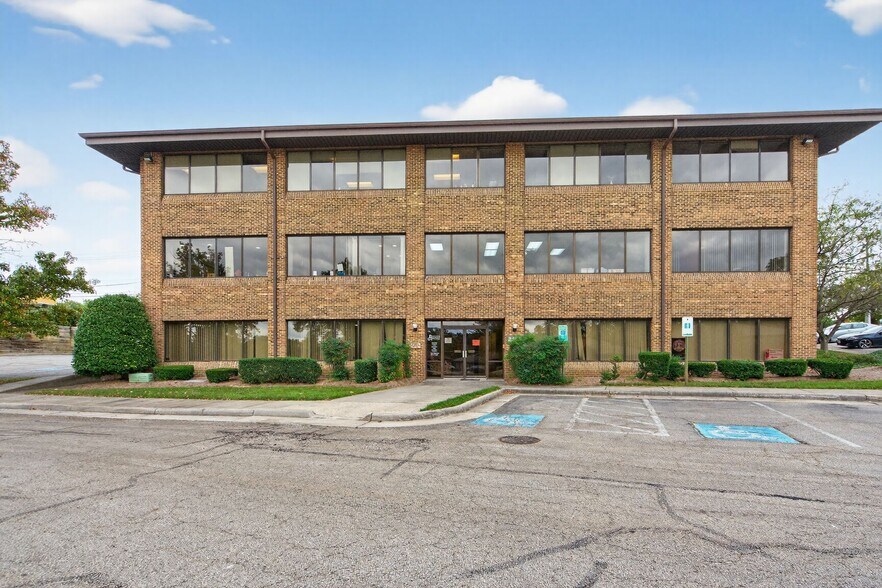 More Photos Of 2050 Old Bridge Rd, Woodbridge Medical For Sale