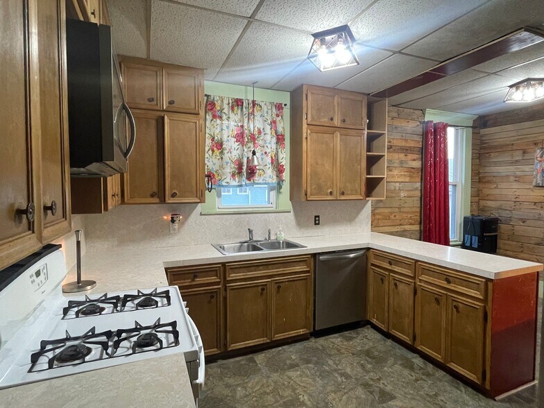 More Photos Of 215 W Main St, Lometa Specialty For Sale