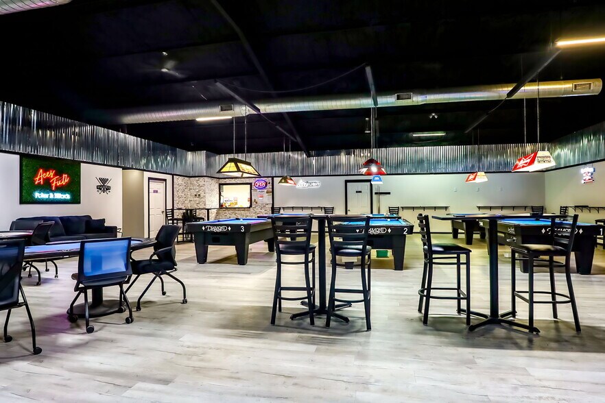 More Photos Of 2715 US Highway 69 N, Lufkin Bar For Sale