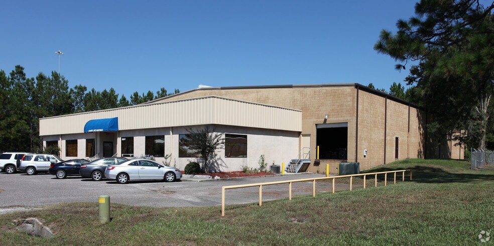 More Photos Of 6841 Phillips Parkway Dr S, Jacksonville Warehouse For Lease