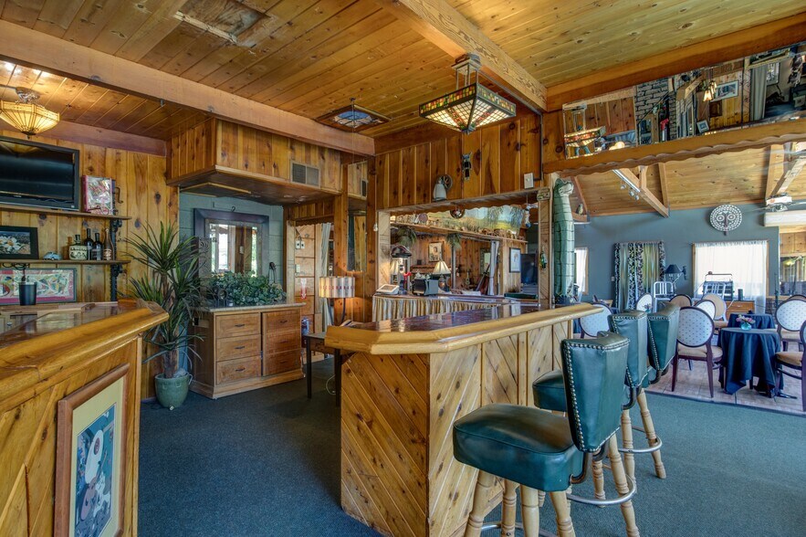 More Photos Of 13383 Sierra Way, Kernville Hotel For Sale